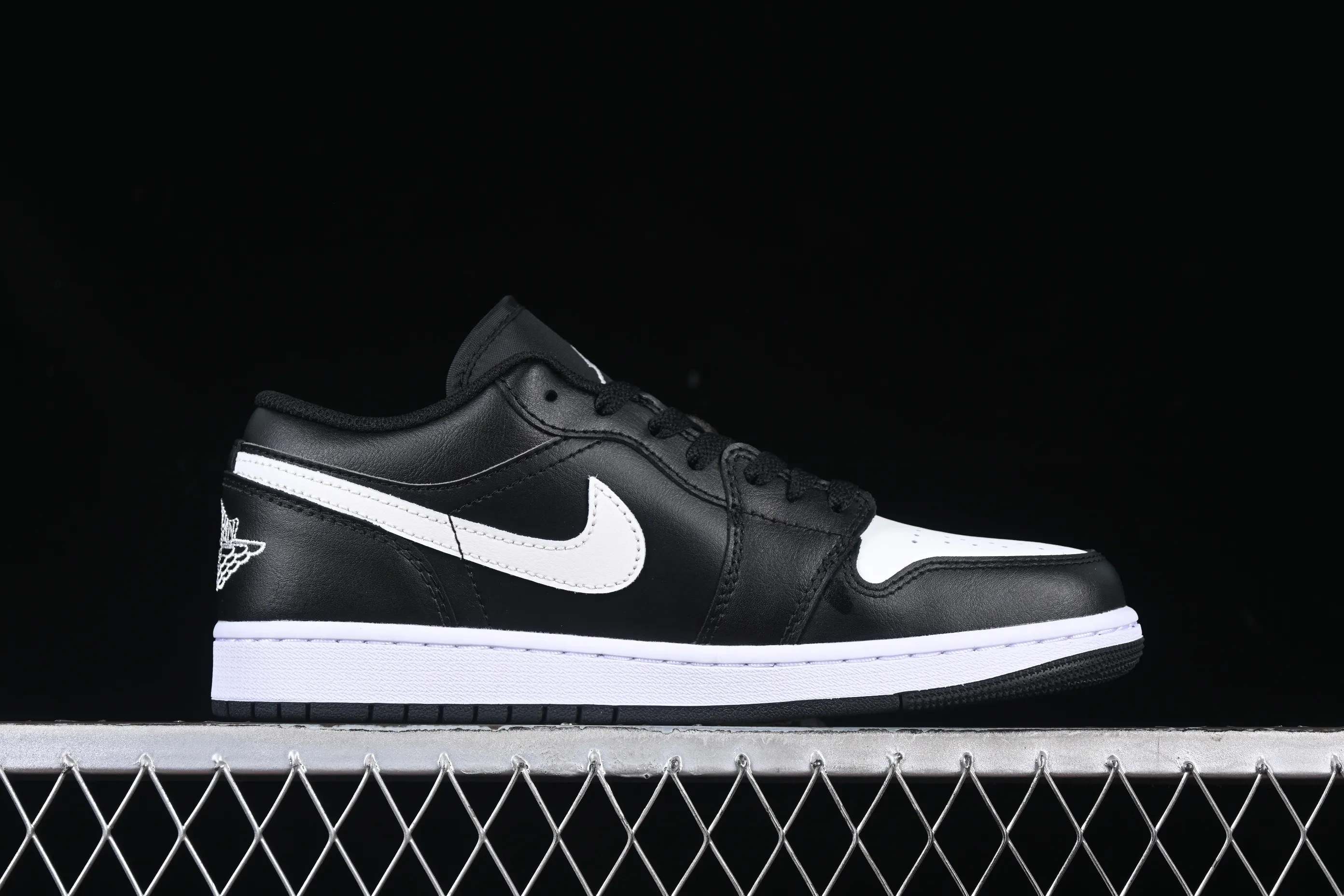 All categories Air Jordan Jordan series basketball shoes Air Jordan 1 Low G version pure original Air Jordan 1 Low AJ1 Joe 1 black and white low-top retro basketball shoes 553558-043